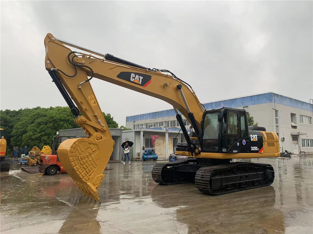 2023 Caterpillar 325D crawler excavator, side view 2023 Caterpillar 325D crawler excavator, side view