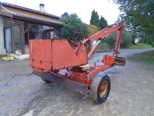 1995 Ceres 3000 excavator, rear three-quarter view