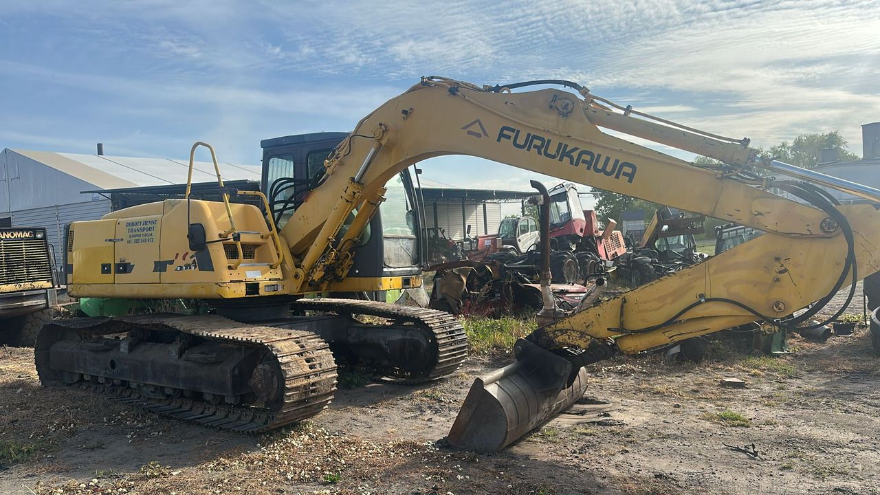 1998 Furukawa 730 LS-TRONIC crawler excavator, side profile view