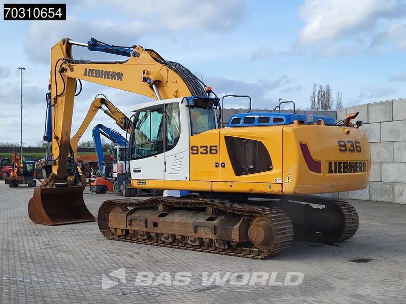 2016 Liebherr R936LC crawler excavator, rear three-quarter view 2016 Liebherr R936LC crawler excavator, rear three-quarter view