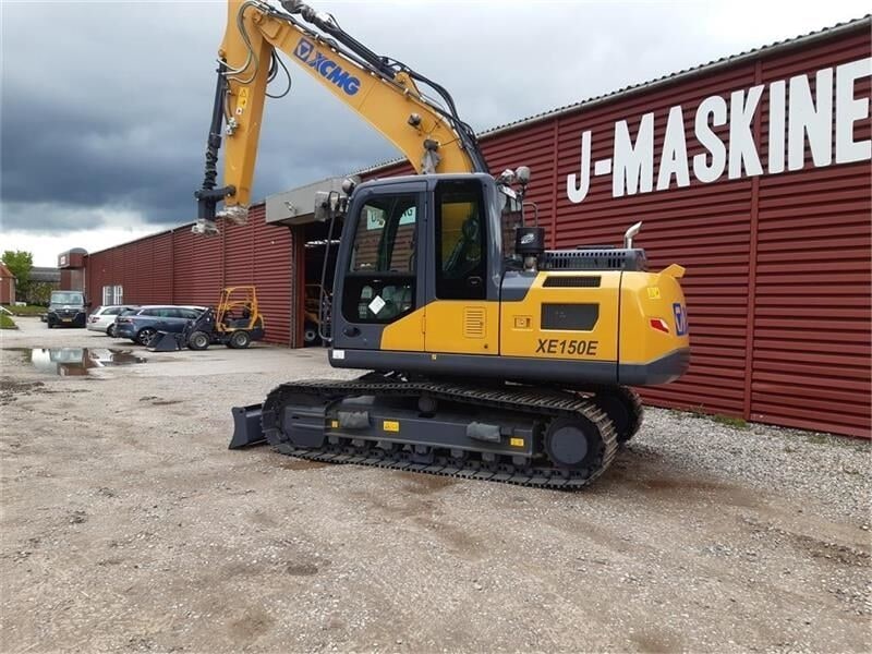 XCMG XE150E crawler excavator, side view XCMG XE150E crawler excavator, side view