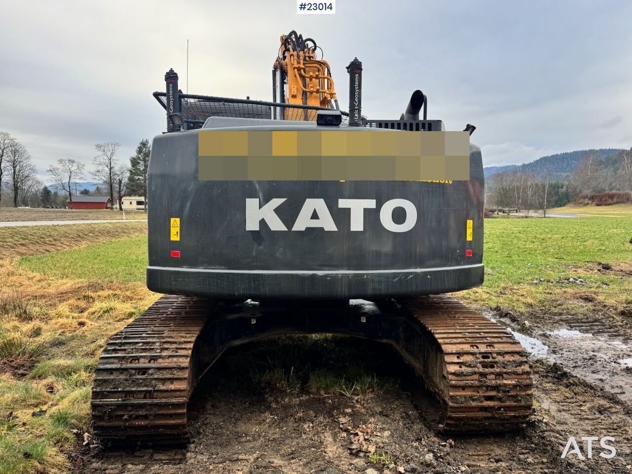 2019 Kato HD823 crawler excavator, rear view 2019 Kato HD823 crawler excavator, rear view