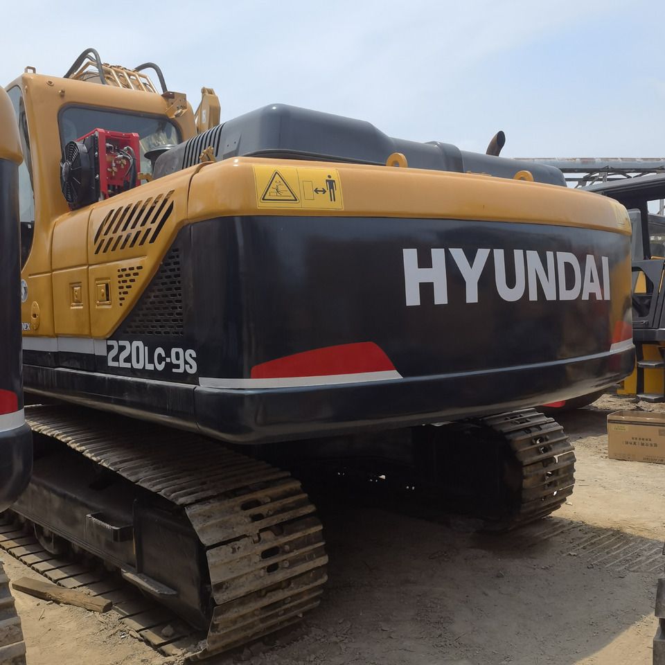 2023 Hyundai 220LC-9S crawler excavator rear view