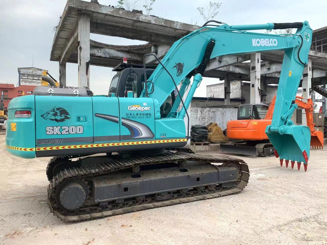 2016 Kobelco SK200-8 crawler excavator, side view 2016 Kobelco SK200-8 crawler excavator, side view