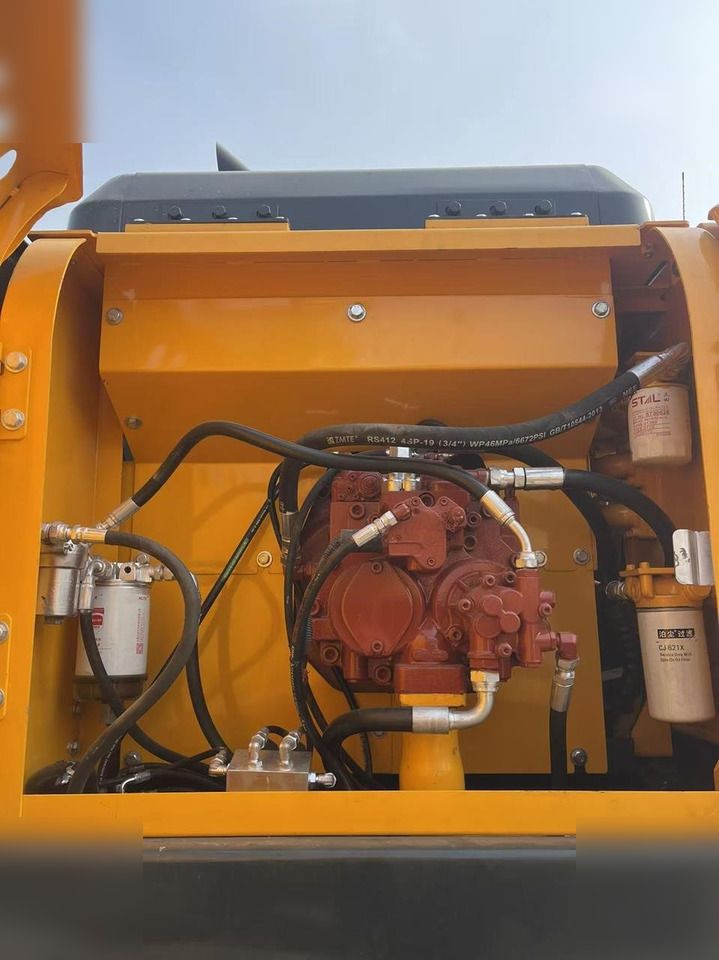 2020 Hyundai R210W-9 wheel excavator engine compartment view