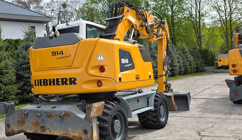 2017 Liebherr A914 COMPACT wheel excavator rear three-quarter view 2017 Liebherr A914 COMPACT wheel excavator rear three-quarter view