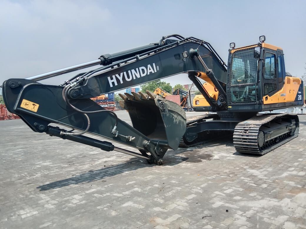 2025 Hyundai R210 crawler excavator, side profile view 2025 Hyundai R210 crawler excavator, side profile view