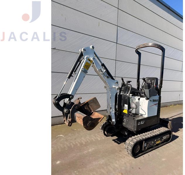 2020 Bobcat E10Z mini excavator, side view 2020 Bobcat E10Z mini excavator, side view