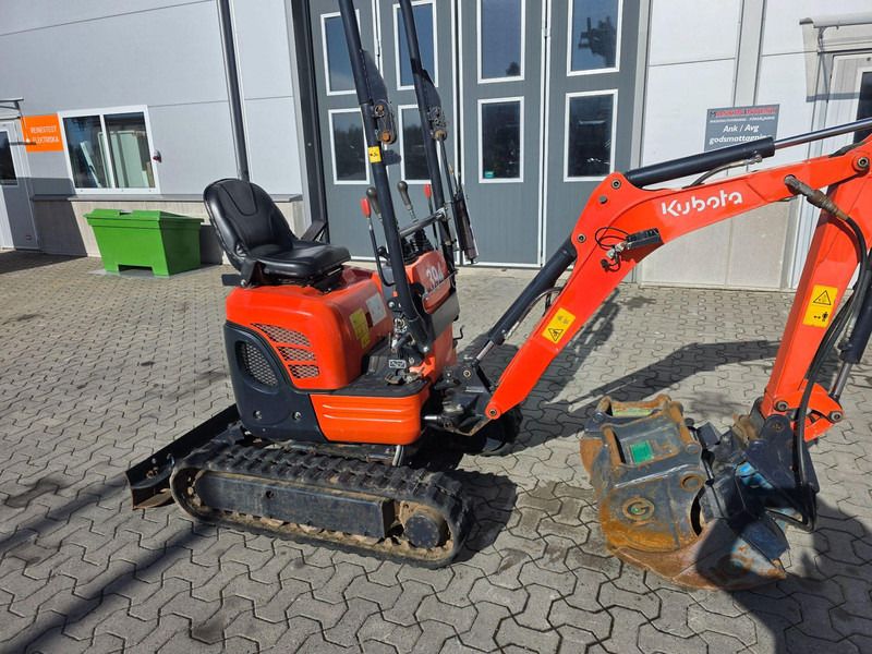 2021 Kubota U10-3 mini excavator side view 2021 Kubota U10-3 mini excavator side view