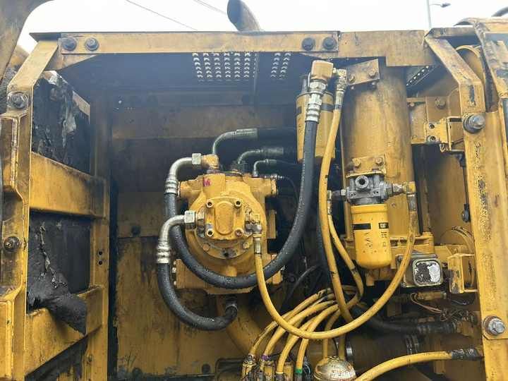 2008 Caterpillar 320BL crawler excavator engine compartment view 2008 Caterpillar 320BL crawler excavator engine compartment view
