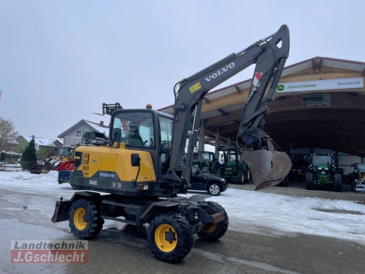 2016 Volvo EW60E wheel excavator, side view 2016 Volvo EW60E wheel excavator, side view