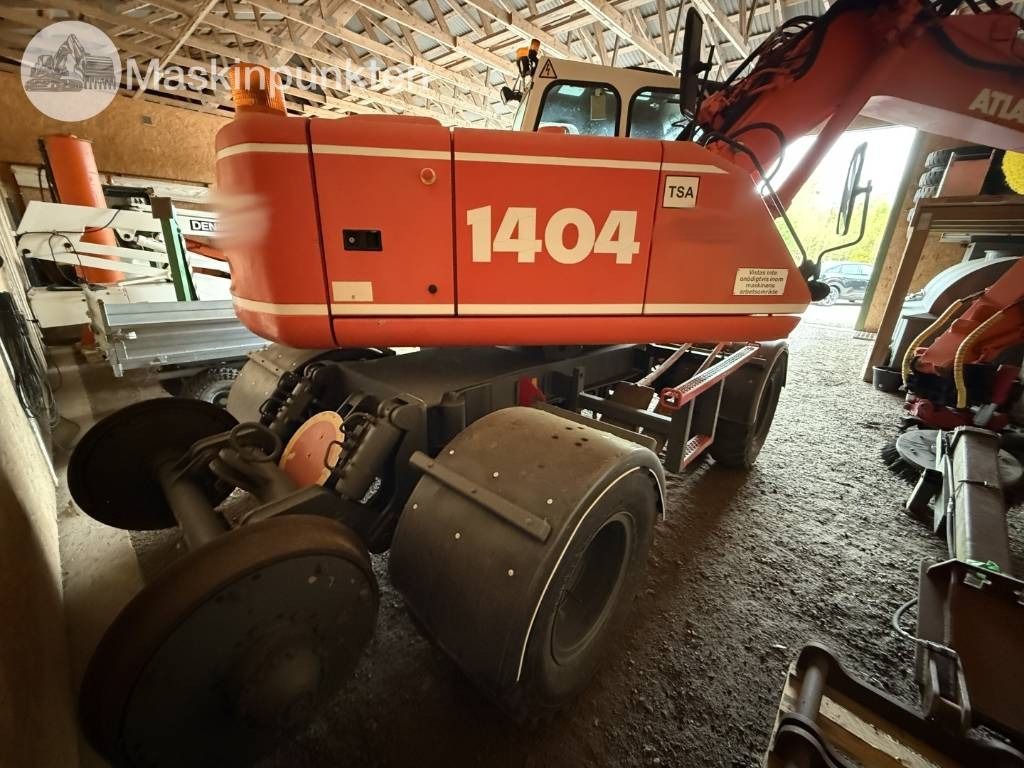 1998 Atlas 1404 wheel excavator, side view