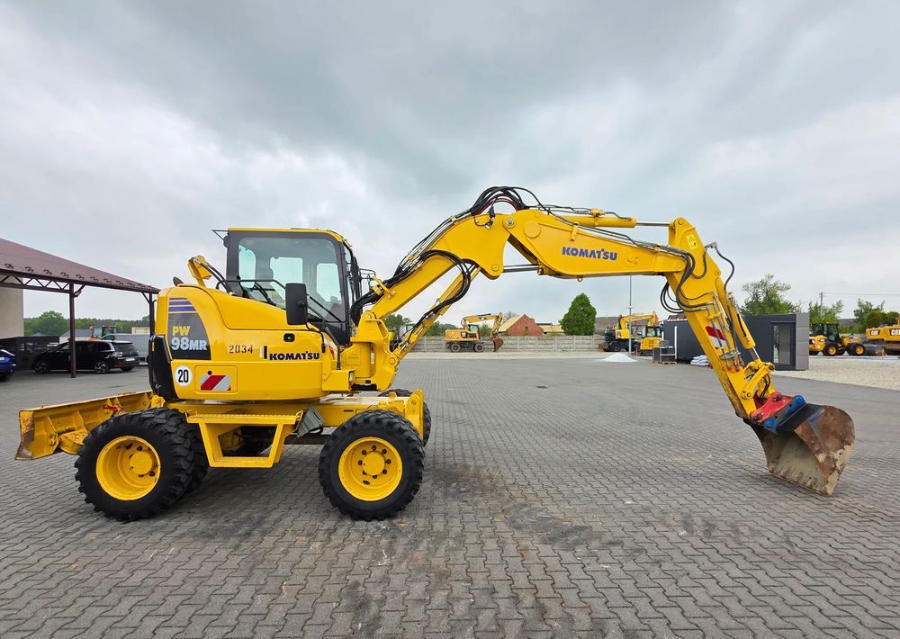 2017 Komatsu PW98MR-8 wheel excavator, side profile view 2017 Komatsu PW98MR-8 wheel excavator, side profile view