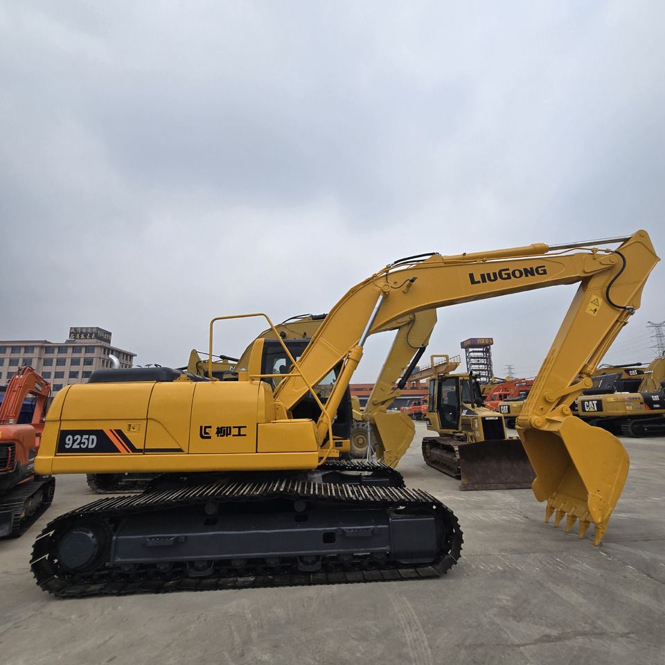 2022 LiuGong 925D crawler excavator side view 2022 LiuGong 925D crawler excavator side view