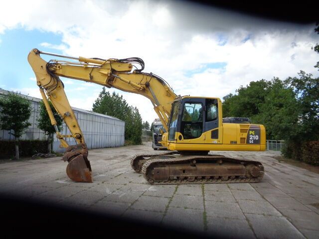 2012 Komatsu PC210LC-8 crawler excavator side view 2012 Komatsu PC210LC-8 crawler excavator side view