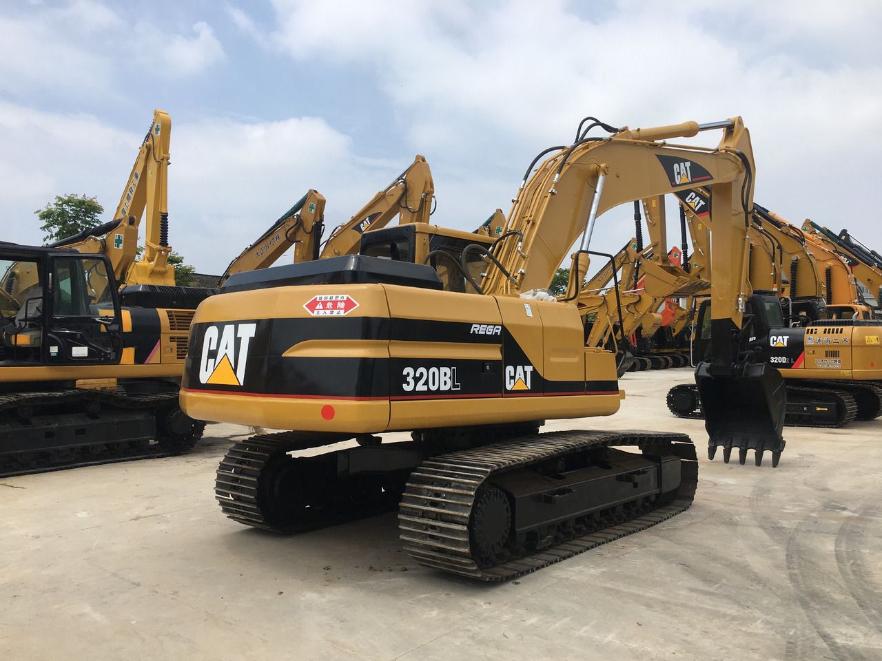 2020 Caterpillar 320BL crawler excavator, rear three-quarter view 2020 Caterpillar 320BL crawler excavator, rear three-quarter view