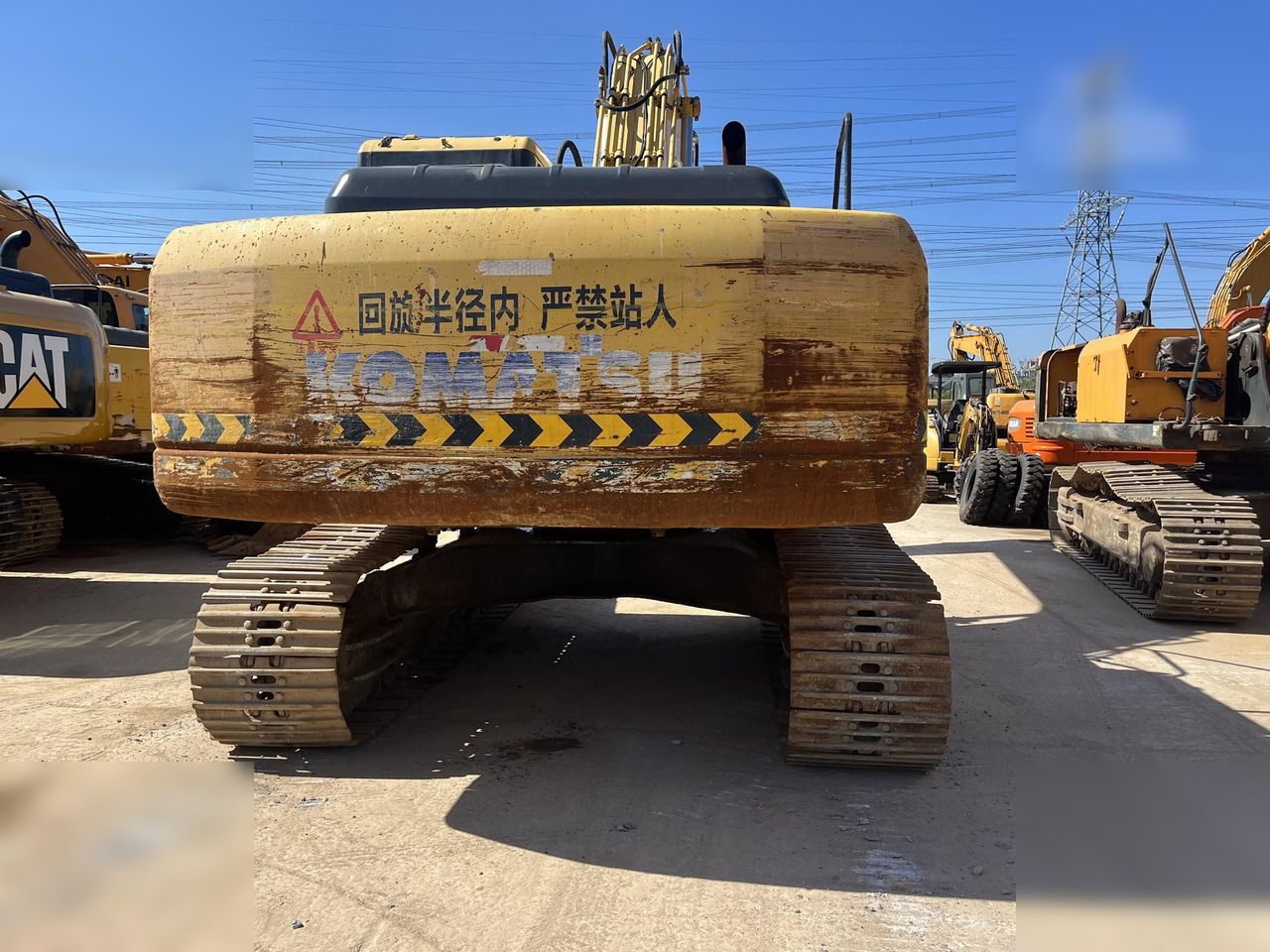 2018 Komatsu PC220-7 crawler excavator rear view 2018 Komatsu PC220-7 crawler excavator rear view