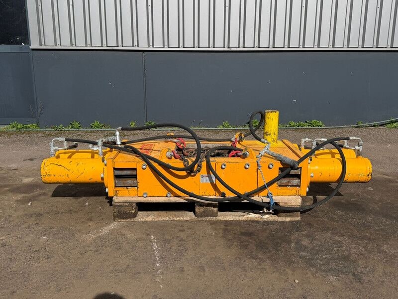 2016 Taets 16 pile breaker, front view