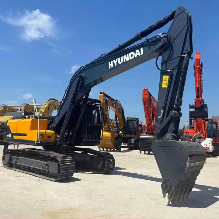 2024 Hyundai HX220S crawler excavator, side view 2024 Hyundai HX220S crawler excavator, side view