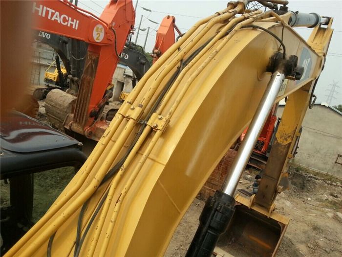 2017 Caterpillar 329D crawler excavator boom and hydraulic detail 2017 Caterpillar 329D crawler excavator boom and hydraulic detail