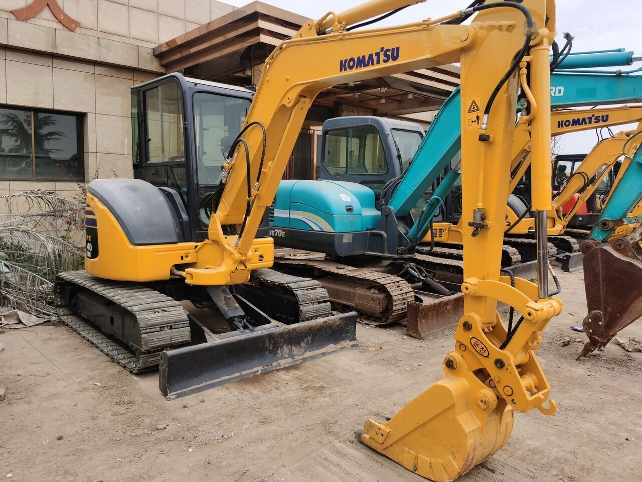 2018 Komatsu PC40 mini excavator, rear three-quarter view 2018 Komatsu PC40 mini excavator, rear three-quarter view