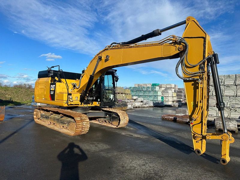 2019 Caterpillar 323FL crawler excavator side view 2019 Caterpillar 323FL crawler excavator side view