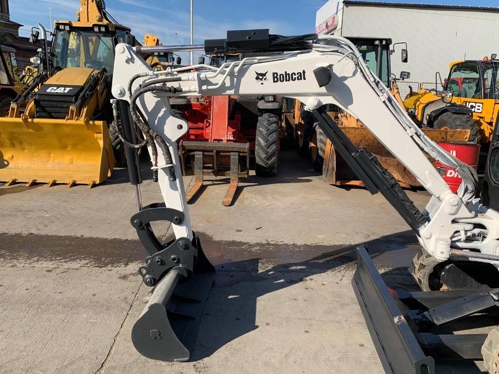 2011 Bobcat 425 mini excavator boom and bucket view 2011 Bobcat 425 mini excavator boom and bucket view