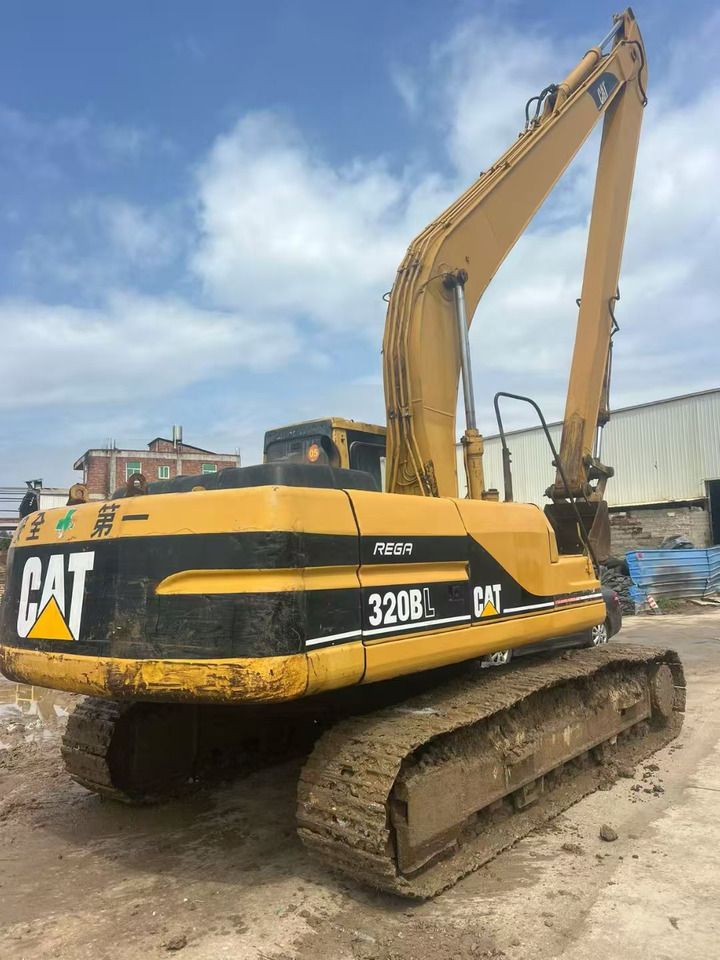 1998 Caterpillar 320BL crawler excavator, rear three-quarter view