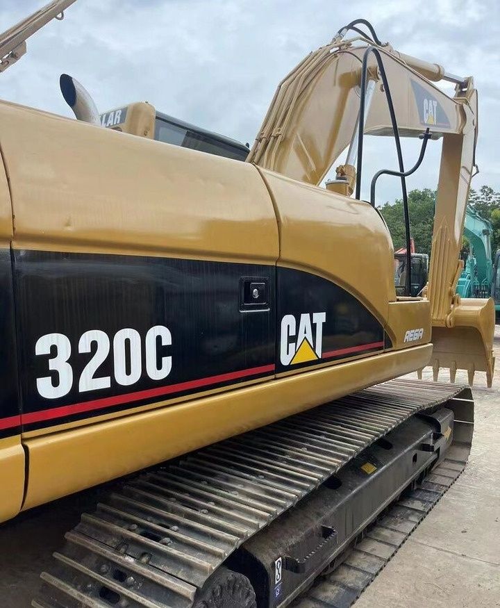 2020 Caterpillar 320C crawler excavator, side profile view