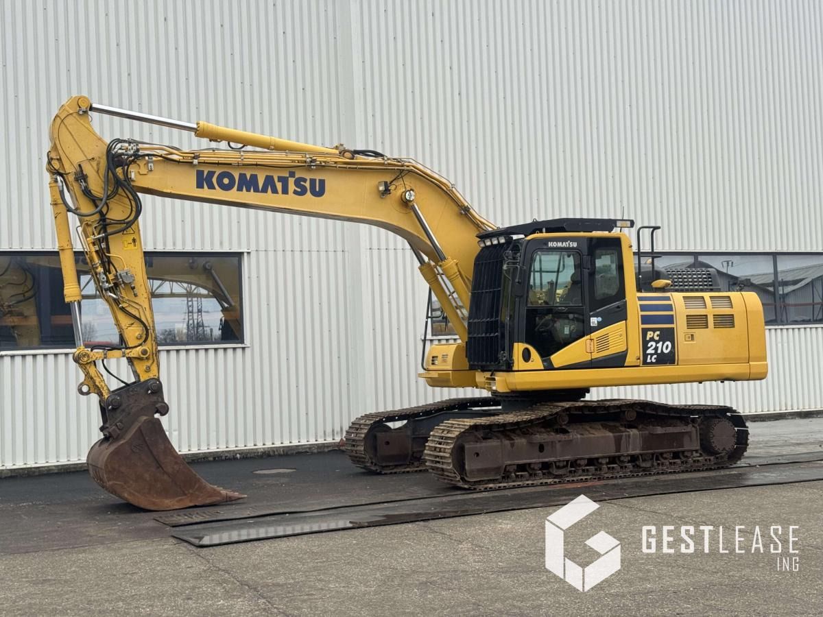 2018 Komatsu PC210LC-11 crawler excavator, side view 2018 Komatsu PC210LC-11 crawler excavator, side view