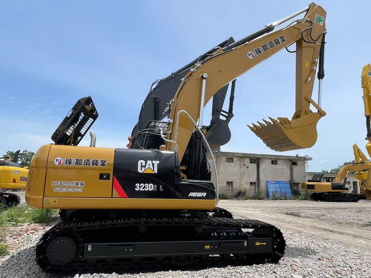 2023 Caterpillar 323D2L crawler excavator, side profile view