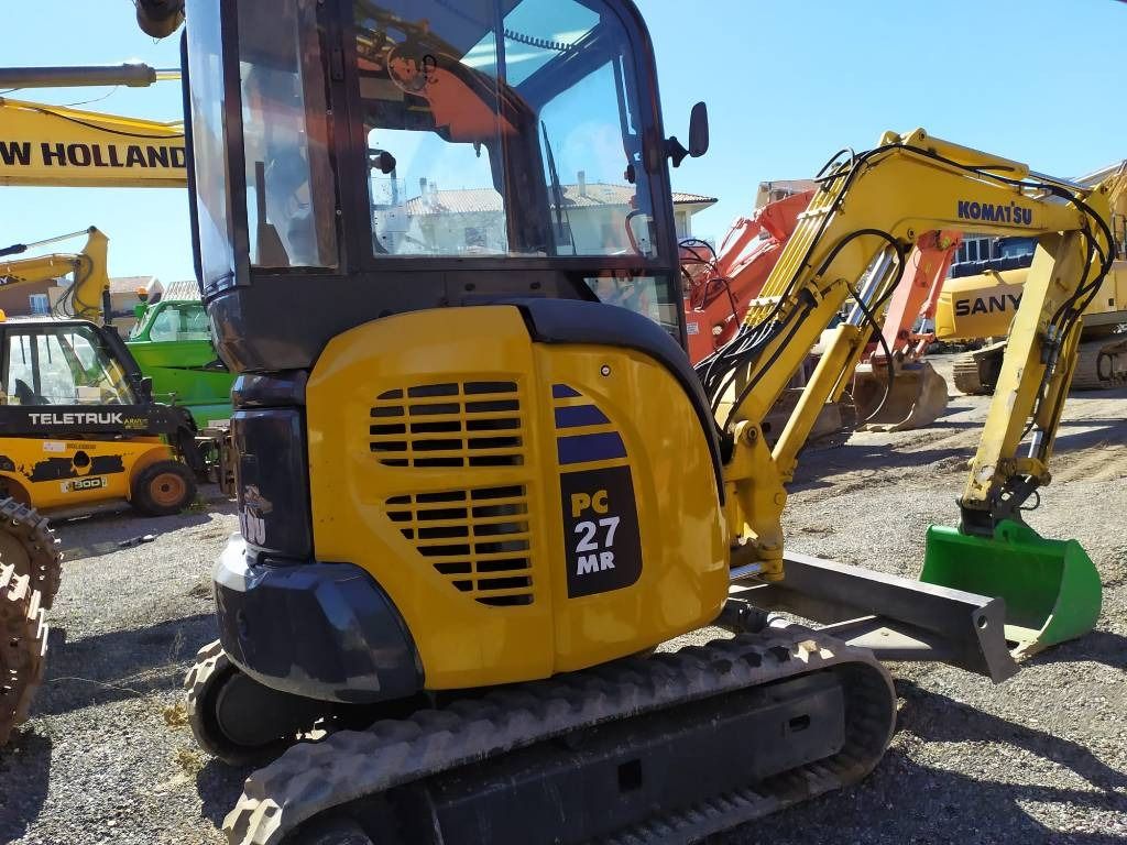 2007 Komatsu PC 27 MR-2 mini excavator, side view 2007 Komatsu PC 27 MR-2 mini excavator, side view