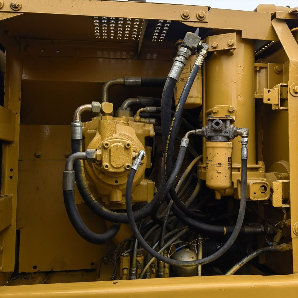 2016 Caterpillar 320B crawler excavator hydraulic pump compartment 2016 Caterpillar 320B crawler excavator hydraulic pump compartment