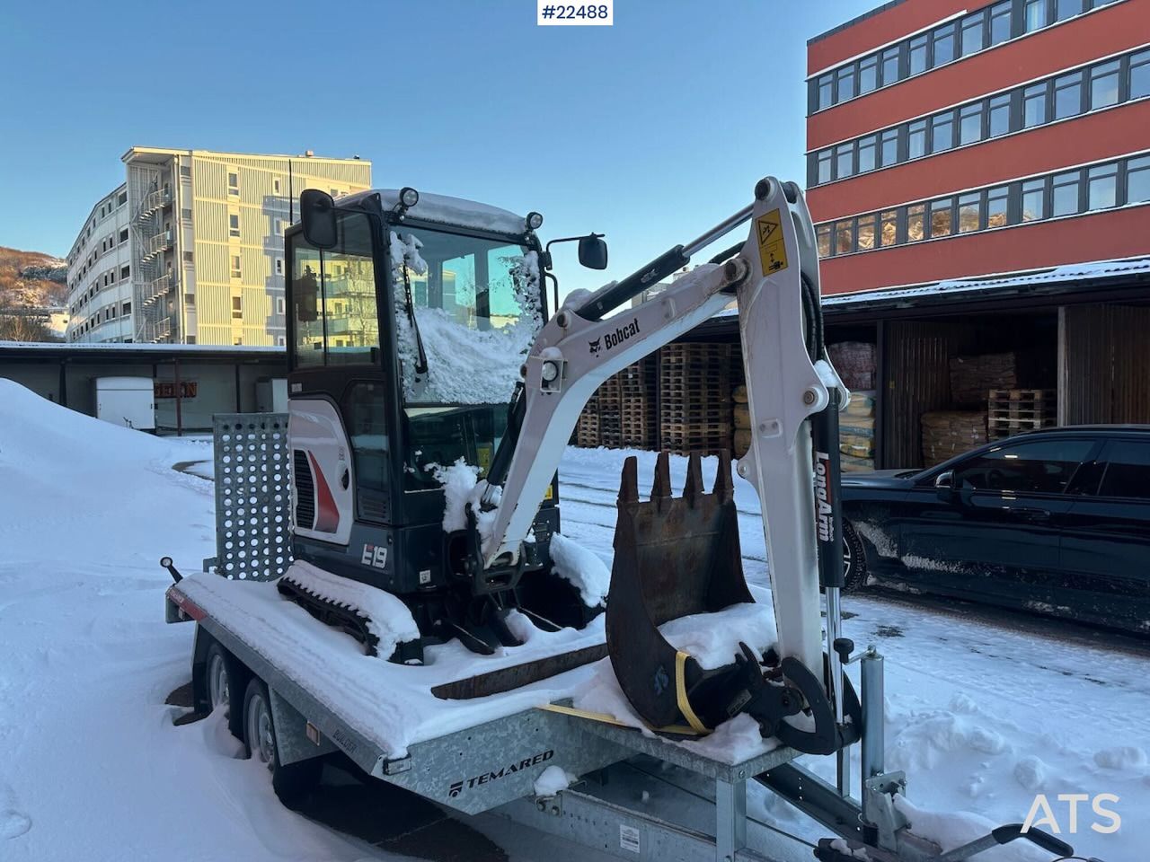 2022 Bobcat E19 mini excavator on trailer, side view 2022 Bobcat E19 mini excavator on trailer, side view