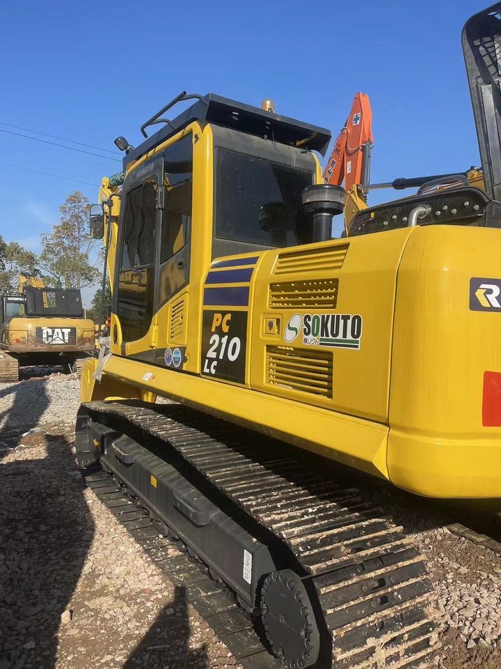 2023 Komatsu PC210LC excavator, side profile view 2023 Komatsu PC210LC excavator, side profile view