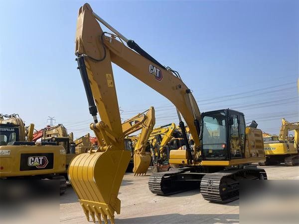 2024 Caterpillar 320GC crawler excavator, side profile view 2024 Caterpillar 320GC crawler excavator, side profile view