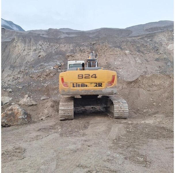 2008 Liebherr 924 crawler excavator rear view 2008 Liebherr 924 crawler excavator rear view