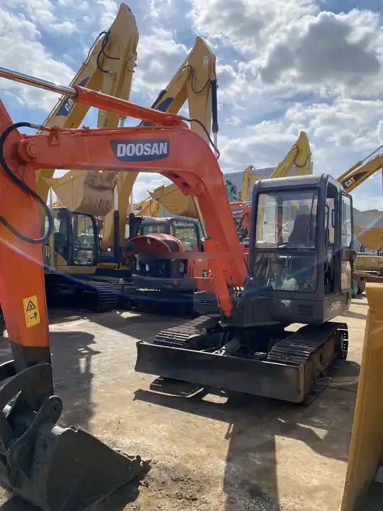 2018 Doosan DH55 mini excavator, front three-quarter view 2018 Doosan DH55 mini excavator, front three-quarter view