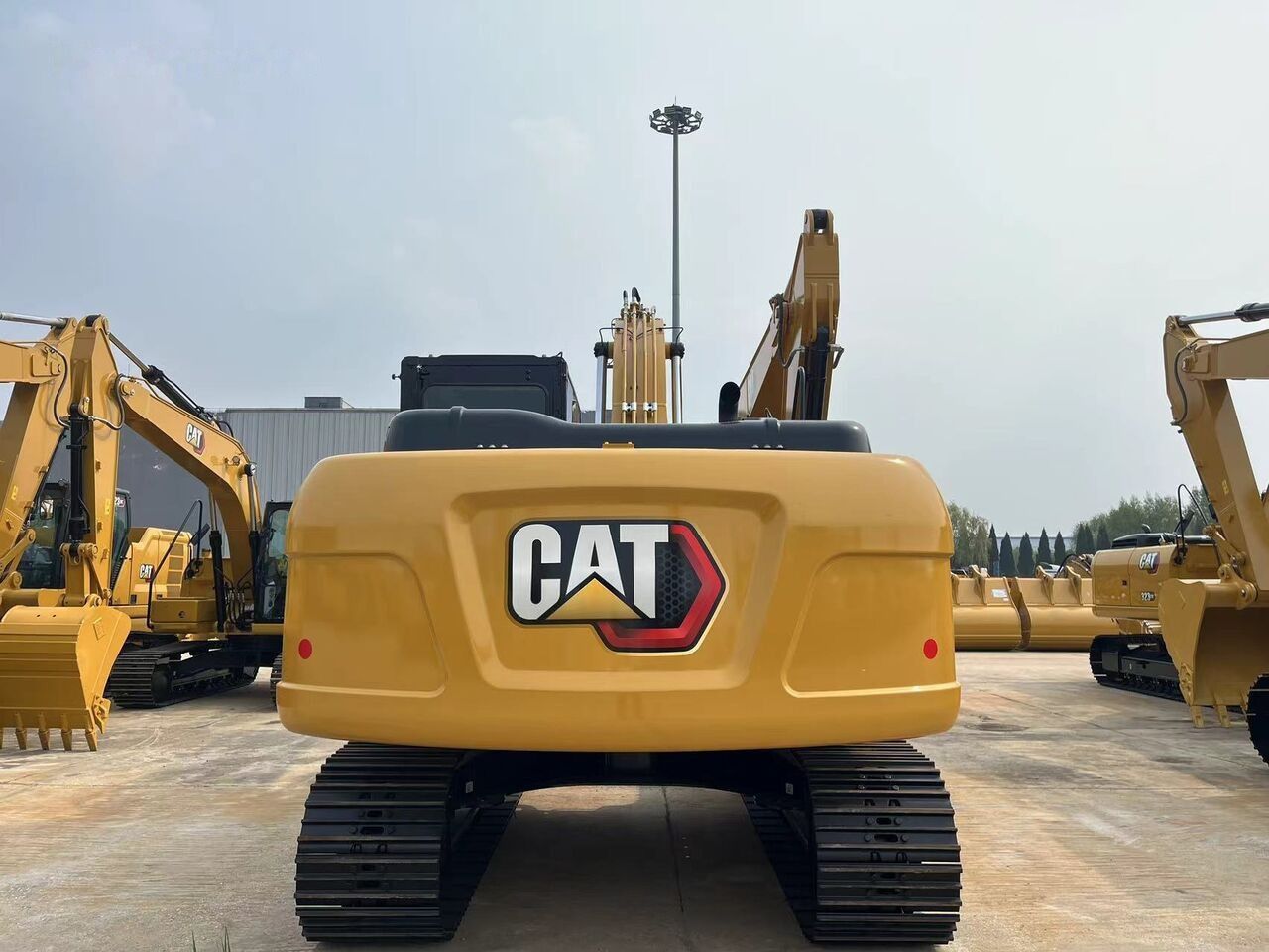 2026 Caterpillar 320GX crawler excavator rear view 2026 Caterpillar 320GX crawler excavator rear view