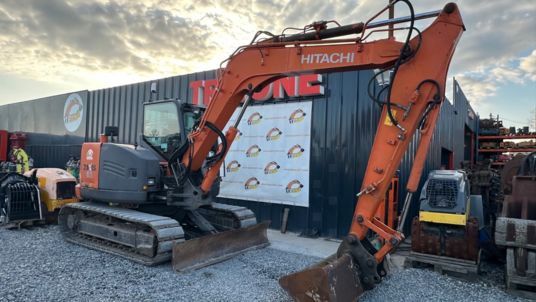 2011 Hitachi ZX85USBLCN-3 crawler excavator side view