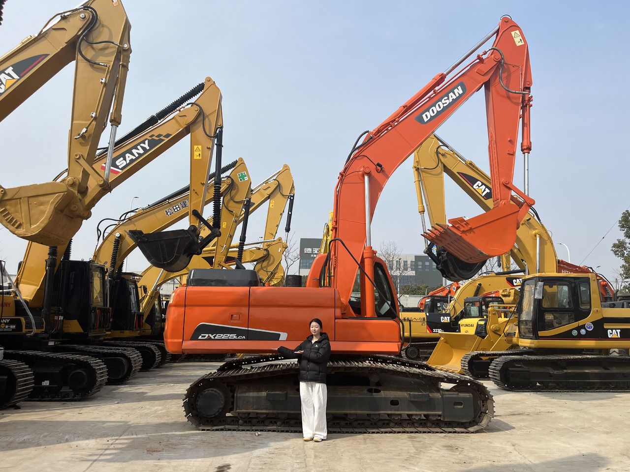 2023 Doosan DX225LCA crawler excavator side view 2023 Doosan DX225LCA crawler excavator side view