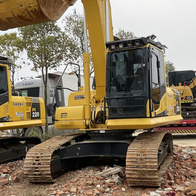 Komatsu PC200-8N1 Raupenbagger, Front-Dreiviertelansicht Komatsu PC200-8N1 Raupenbagger, Front-Dreiviertelansicht