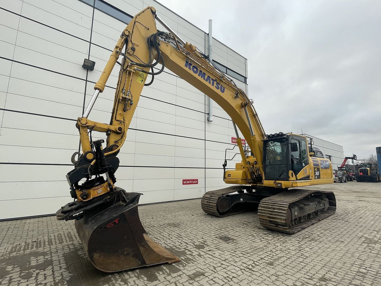 2024 Komatsu HB365LC-3EO crawler excavator, side view 2024 Komatsu HB365LC-3EO crawler excavator, side view