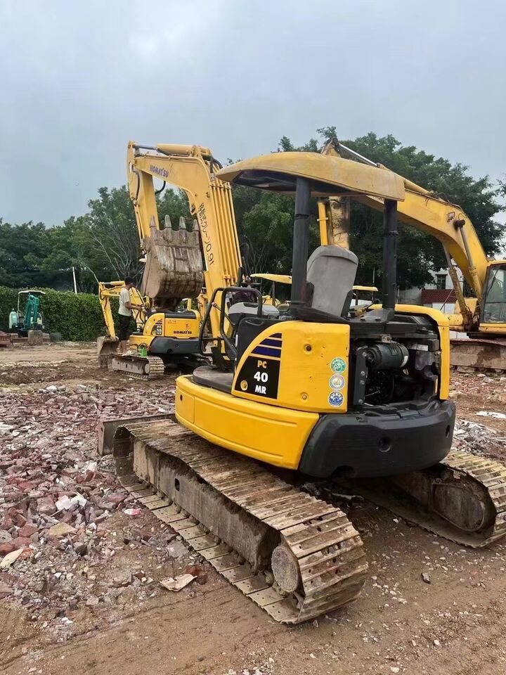 2023 Komatsu PC40MR mini excavator, rear three-quarter view 2023 Komatsu PC40MR mini excavator, rear three-quarter view