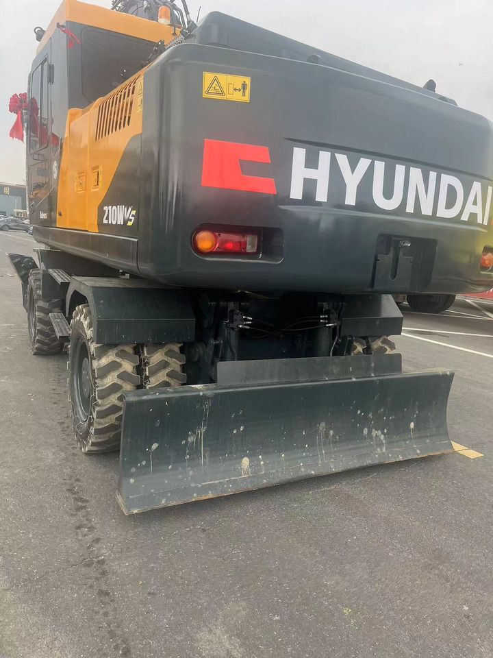 2023 Hyundai R210W-9S wheel excavator rear view