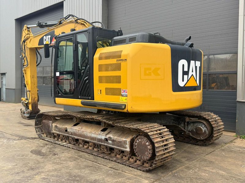 2013 Caterpillar 320EL crawler excavator, rear three-quarter view 2013 Caterpillar 320EL crawler excavator, rear three-quarter view