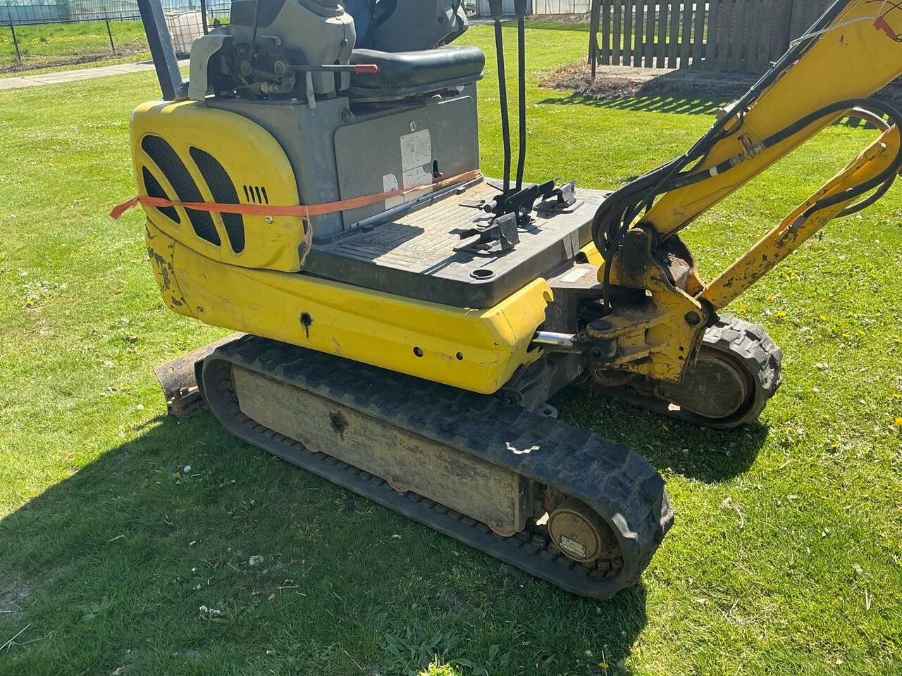 2006 New Holland E18R mini excavator, side view 2006 New Holland E18R mini excavator, side view