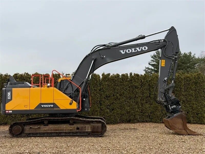 Volvo EC250E crawler excavator, side profile view Volvo EC250E crawler excavator, side profile view