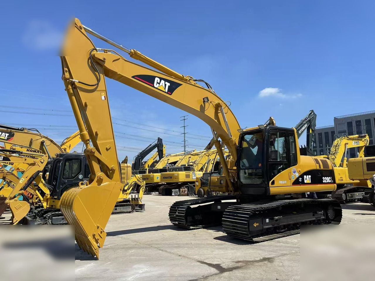 Escavatore cingolato Caterpillar 320CL del 2020, vista laterale Escavatore cingolato Caterpillar 320CL del 2020, vista laterale