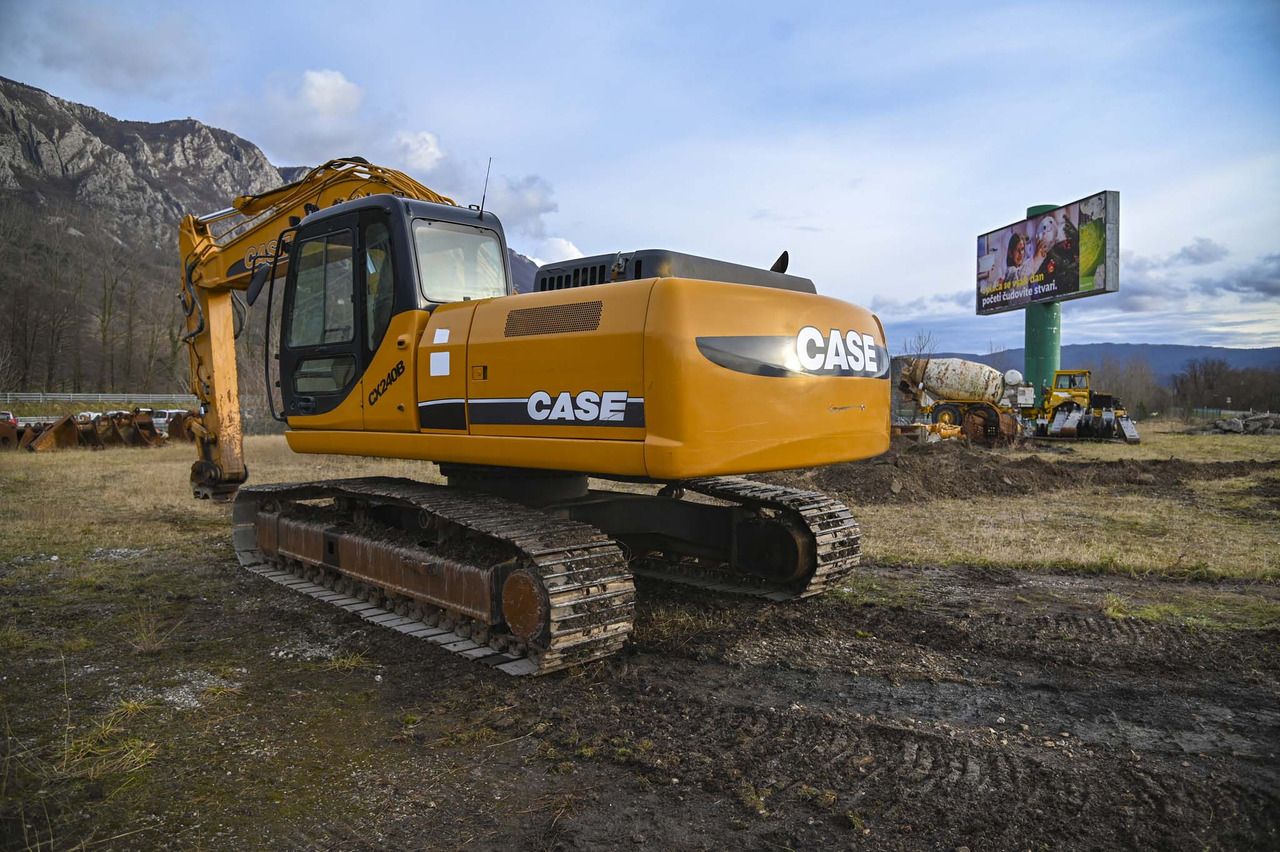 2007 CASE CX240B crawler excavator, rear three-quarter view 2007 CASE CX240B crawler excavator, rear three-quarter view